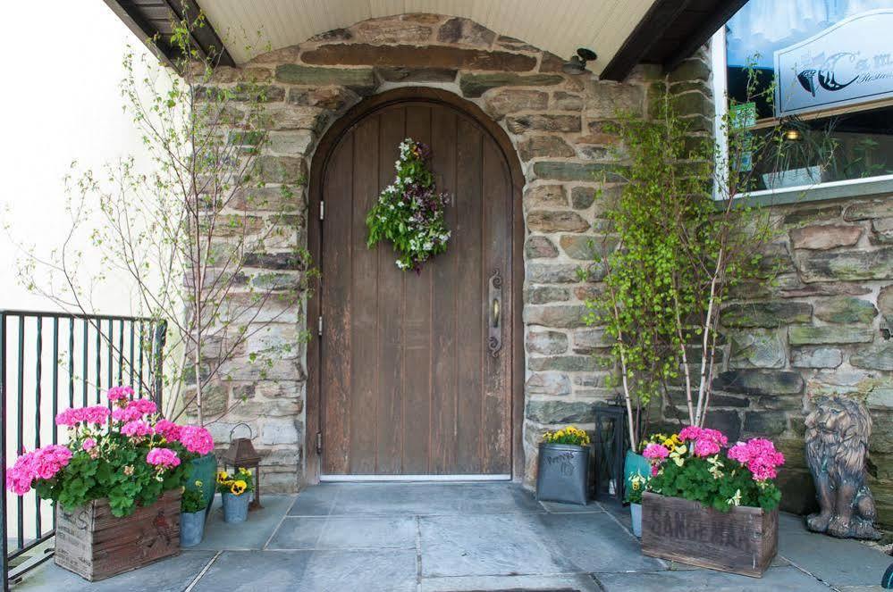 Camelot Restaurant & Inn Clarks Summit Exterior foto